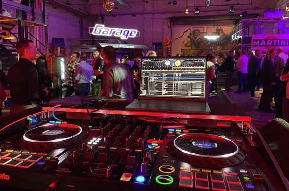 DJ Luca Heinken aus Bremen für Hochzeiten, Firmenevents und öffentliche Veranstaltungen.